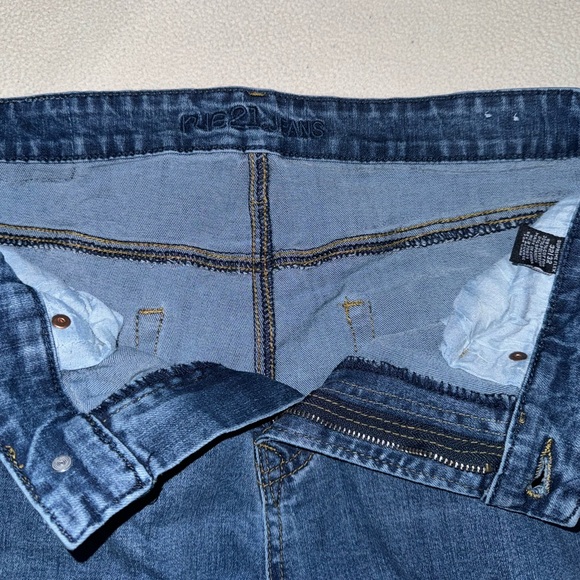 Men’s Rue21 Jeans - Picture 3 of 3